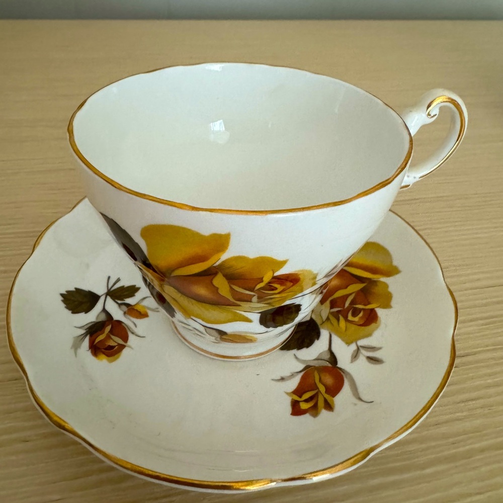VINTAGE REGENCY TEA CUP & SAUCER
